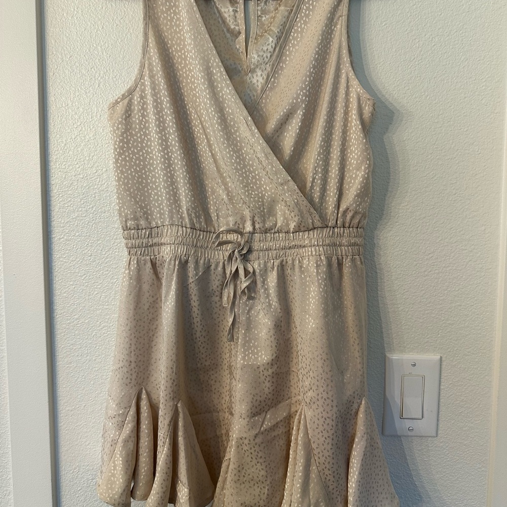Promesa Light beige patterned  FIT and FLAIR sleeveless romper size Large